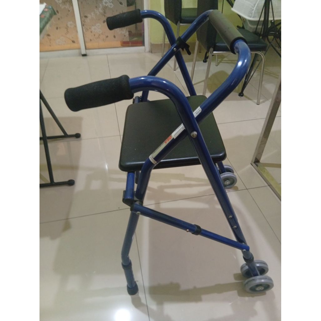 Walker Untuk Lansia