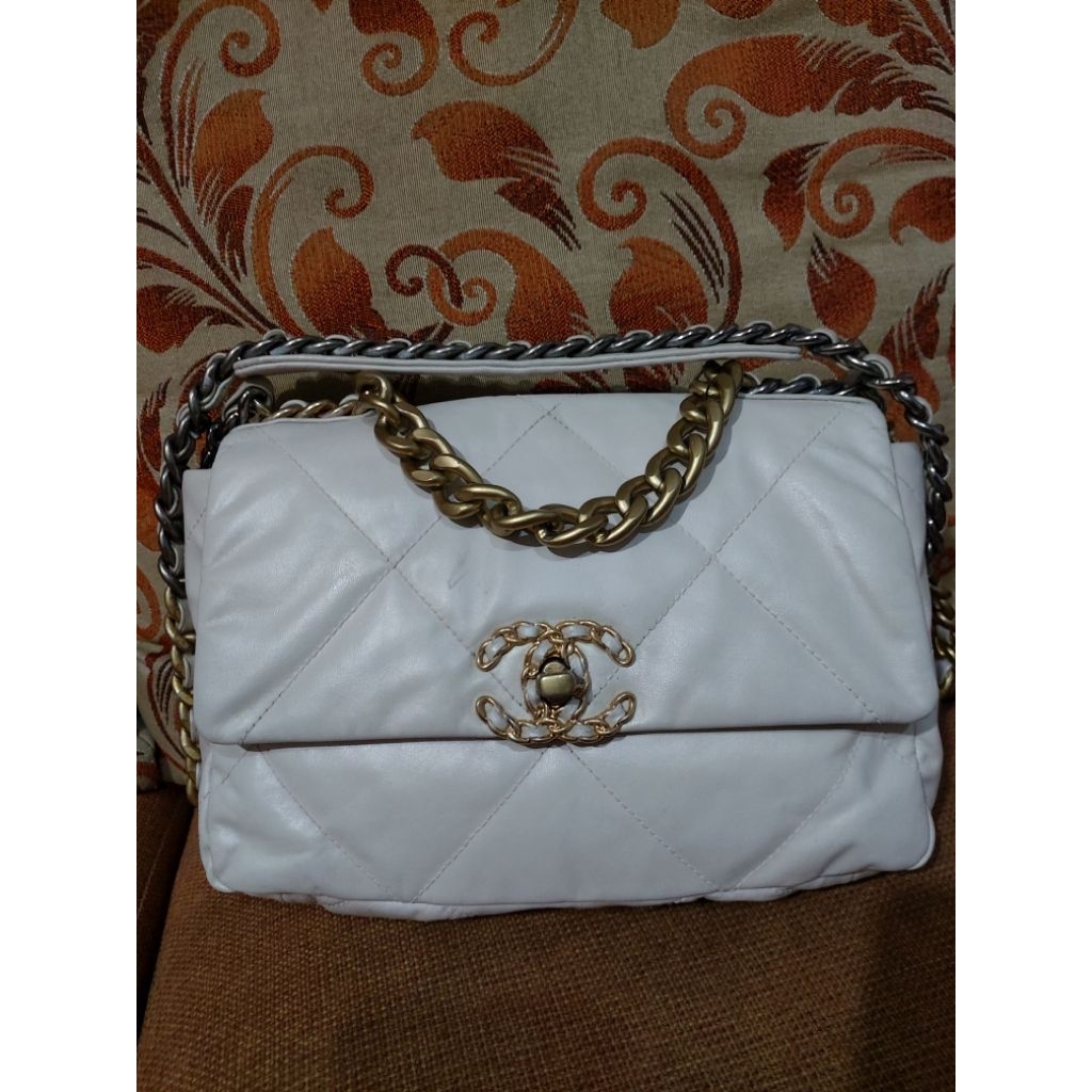 CHANEL 19 BW PRELOVED