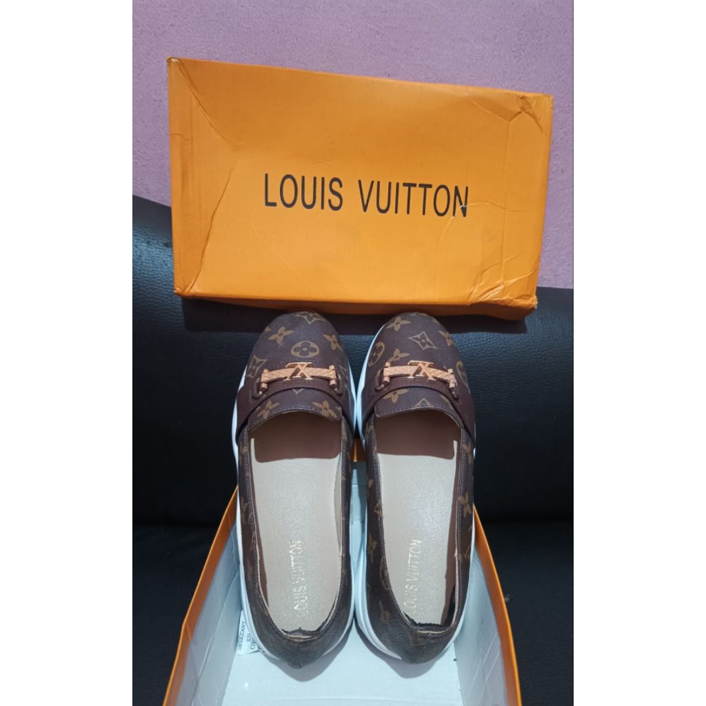 Sepatu Louis Vuitton
