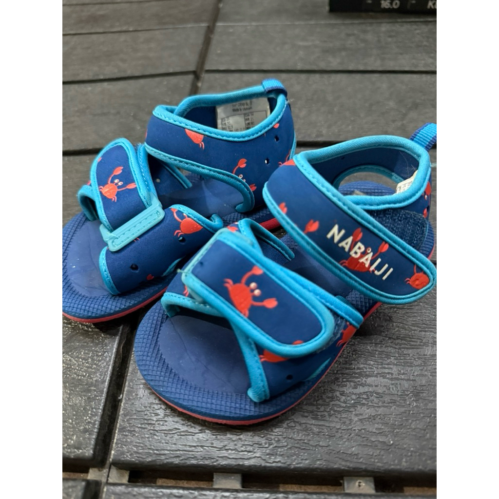 Sepatu sendal anak decathlon