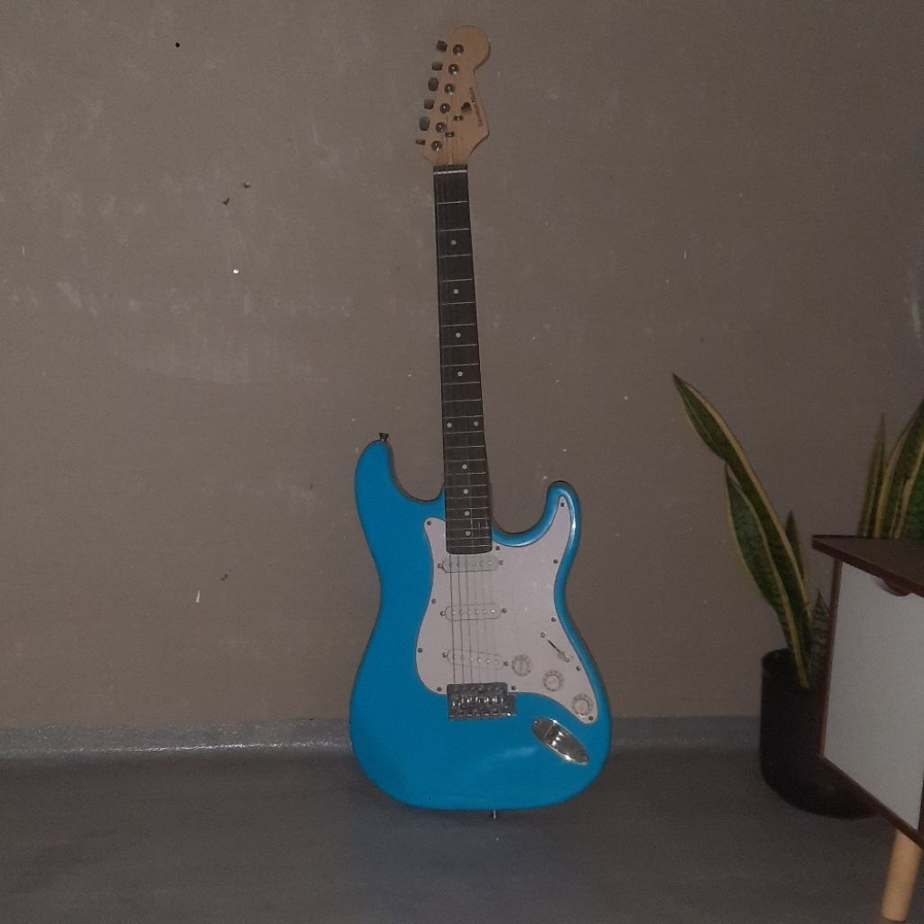 gitar elektrik benston second preloved
