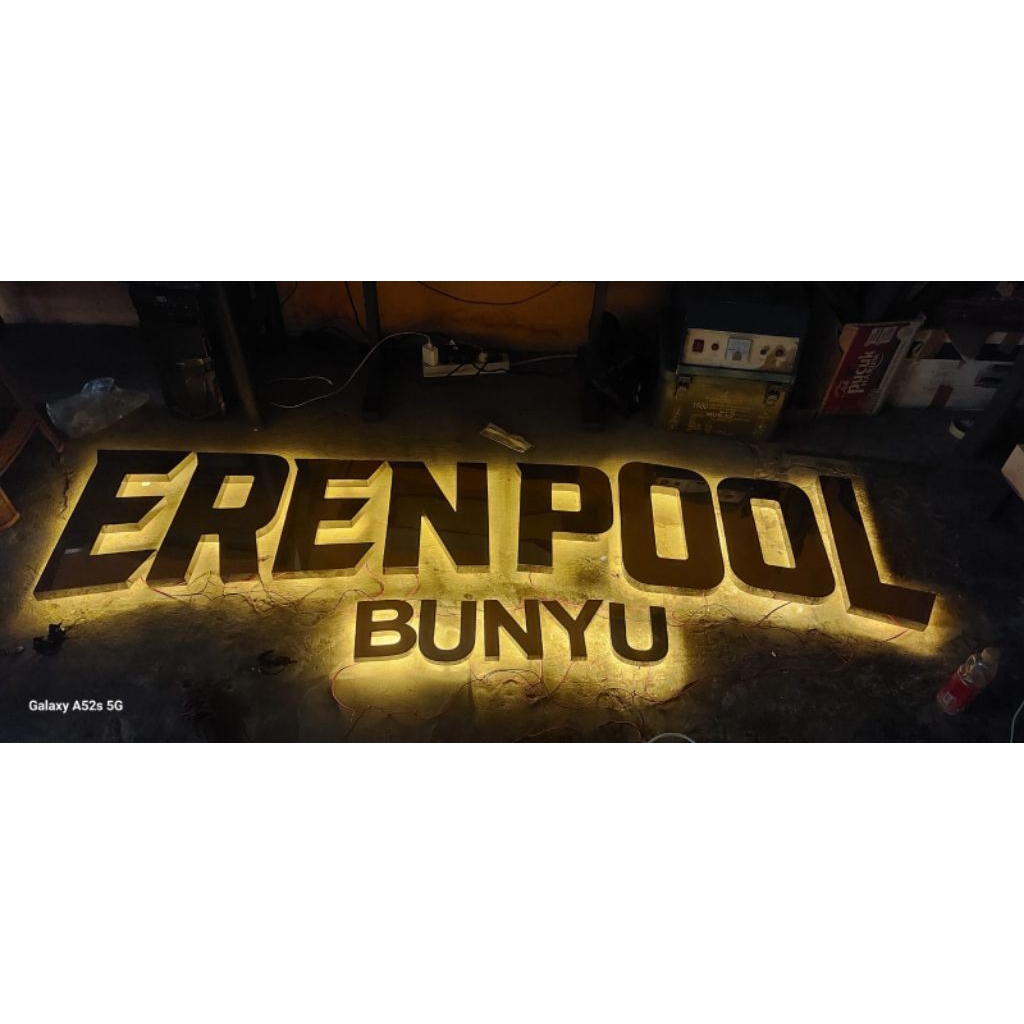 HURUP TIMBUL STEINLES LED 3 DIMENSI