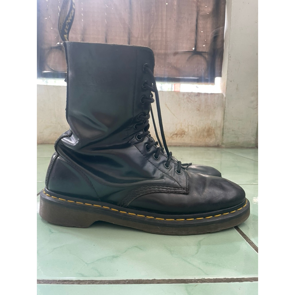 Sepatu Dr Martens 1490