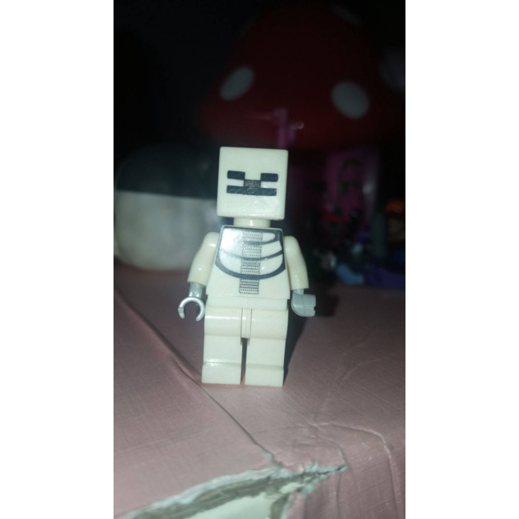 mini figure minecraft putih kw