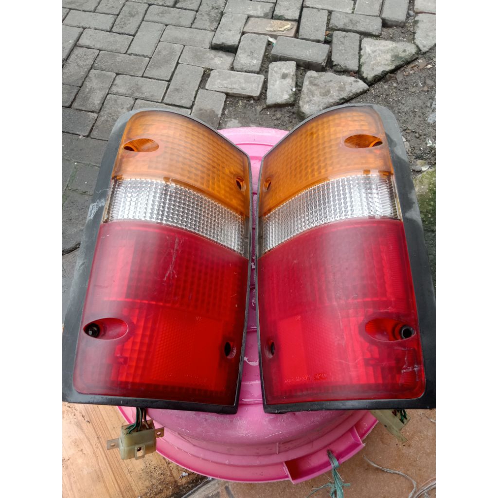 stoplamp kijang grand original koito