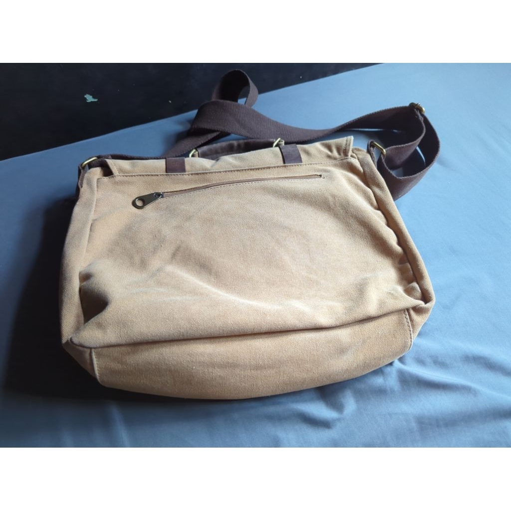 Tas Selempang Bourzu