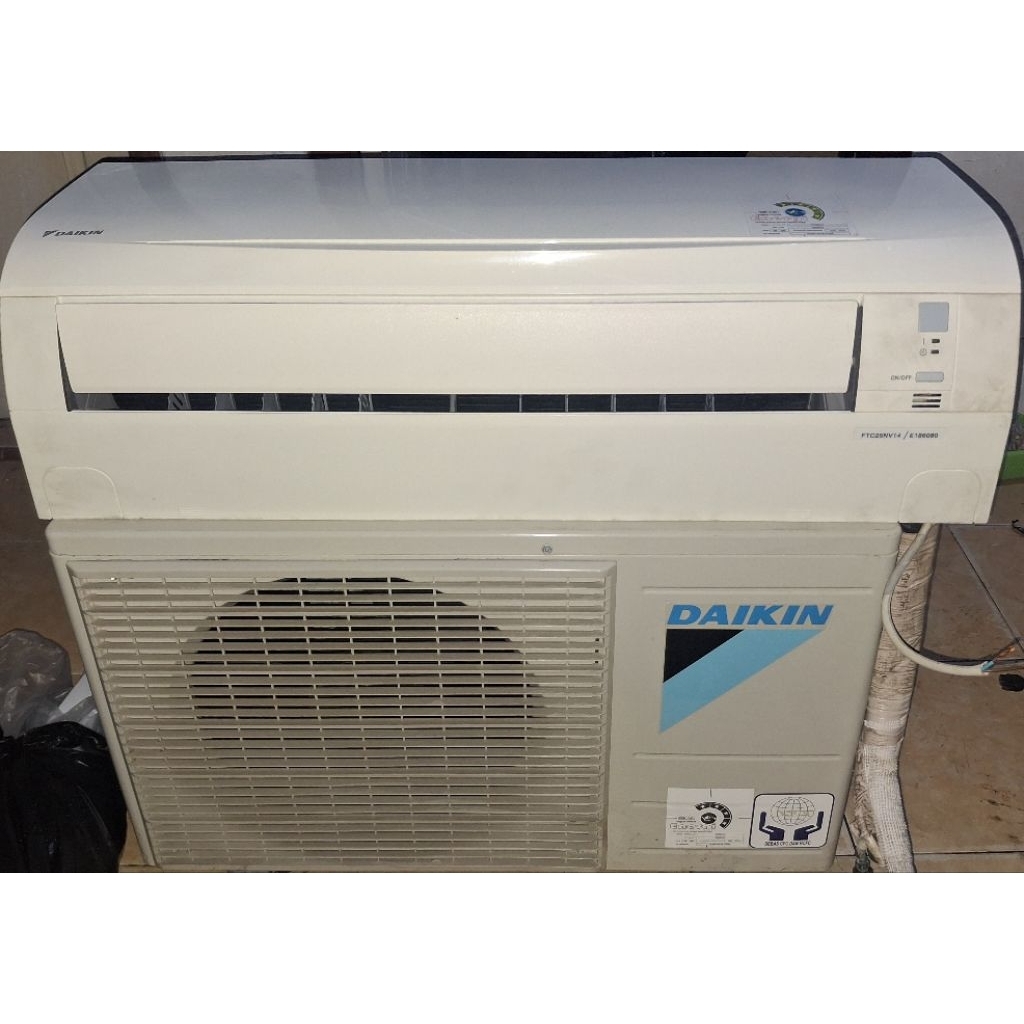 Ac Daikin setengah PK / 1PK