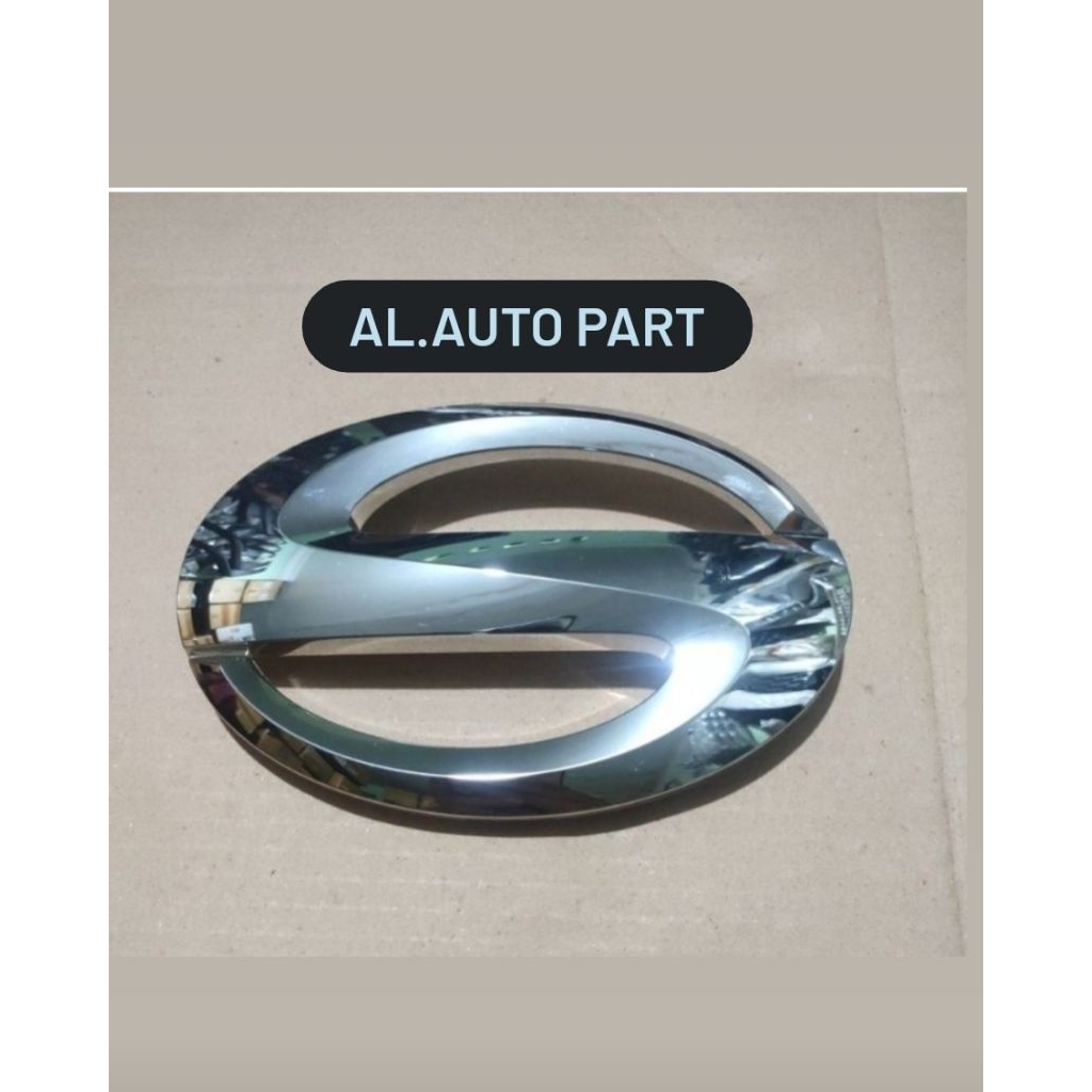 Emblem Logo Grill Depan Sigra Original