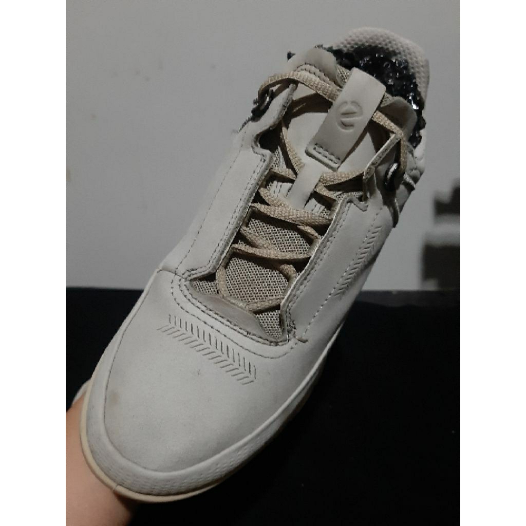 sneaker, sepatu outdoor ecco goretex warna krem size 38 insole 24 cm preloved/seken/second/bekas