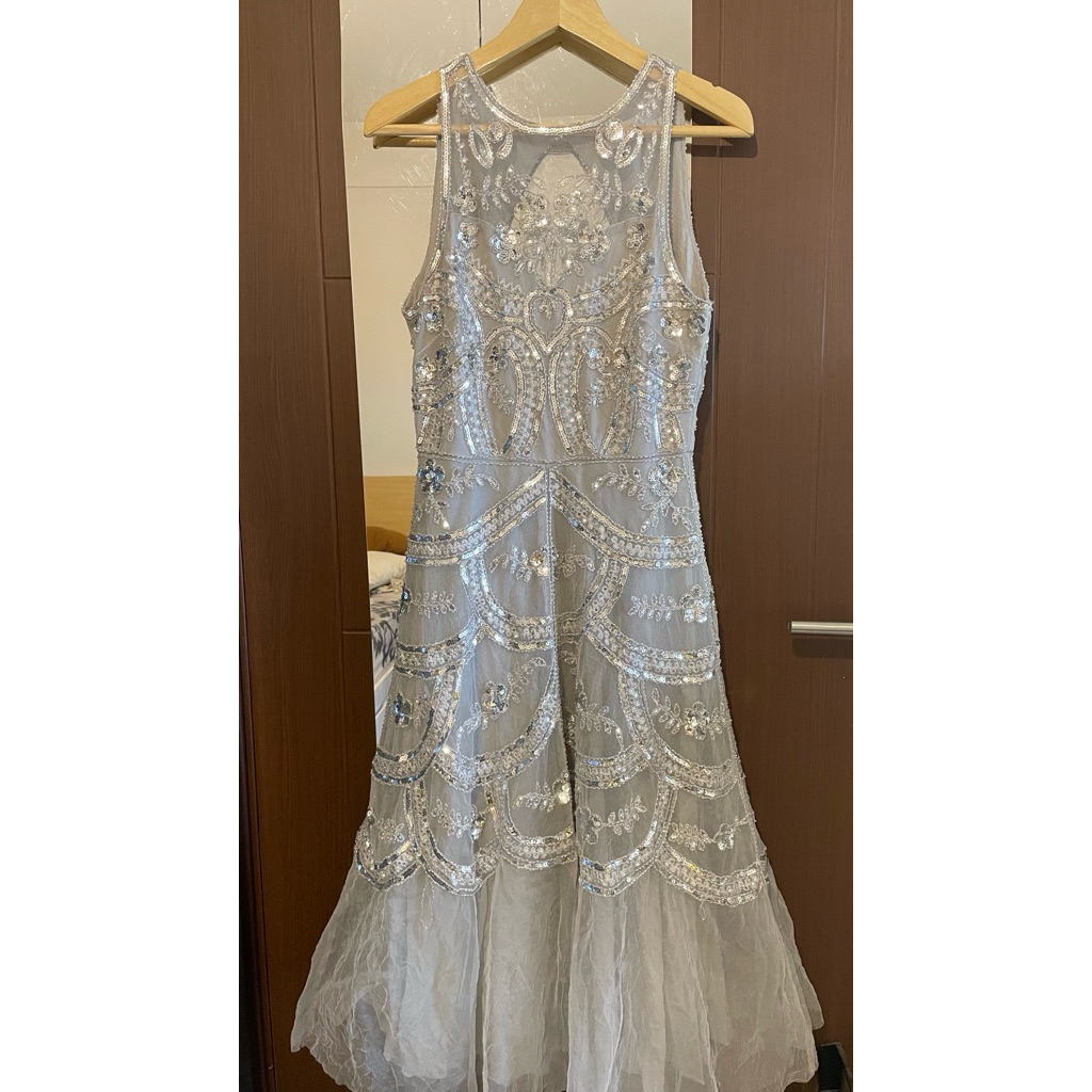 PRELOVED Dress Pesta Silver LD 100 Tanpa Lengan backless