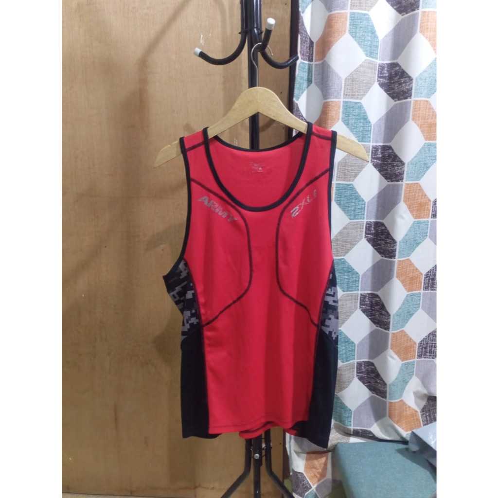 2XU Activewear-Kaos Jersey Activewear Brand 2XU Unisex Merah