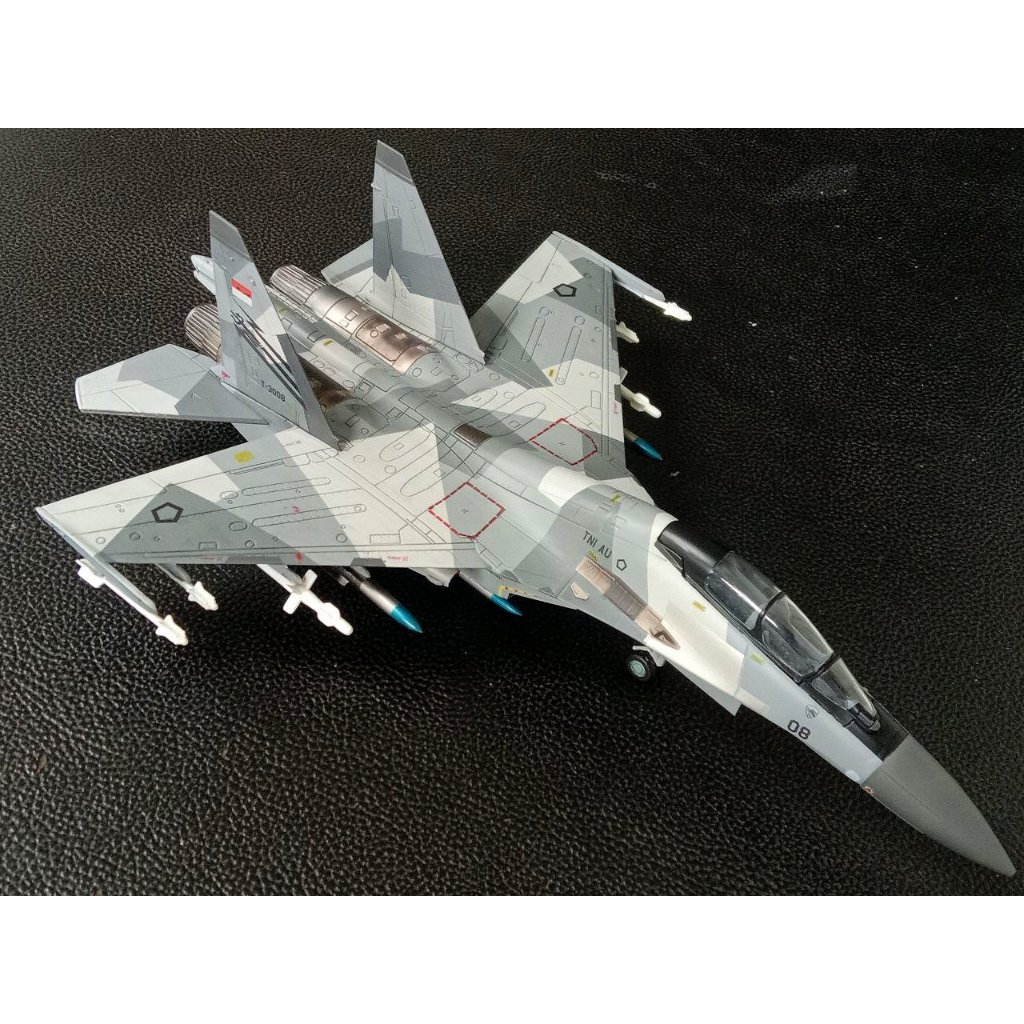 Diecast Miniatur Pesawat Tempur Sukhoi Su-30 Flanker Indonesia TNI AU Skala 72 30 CM