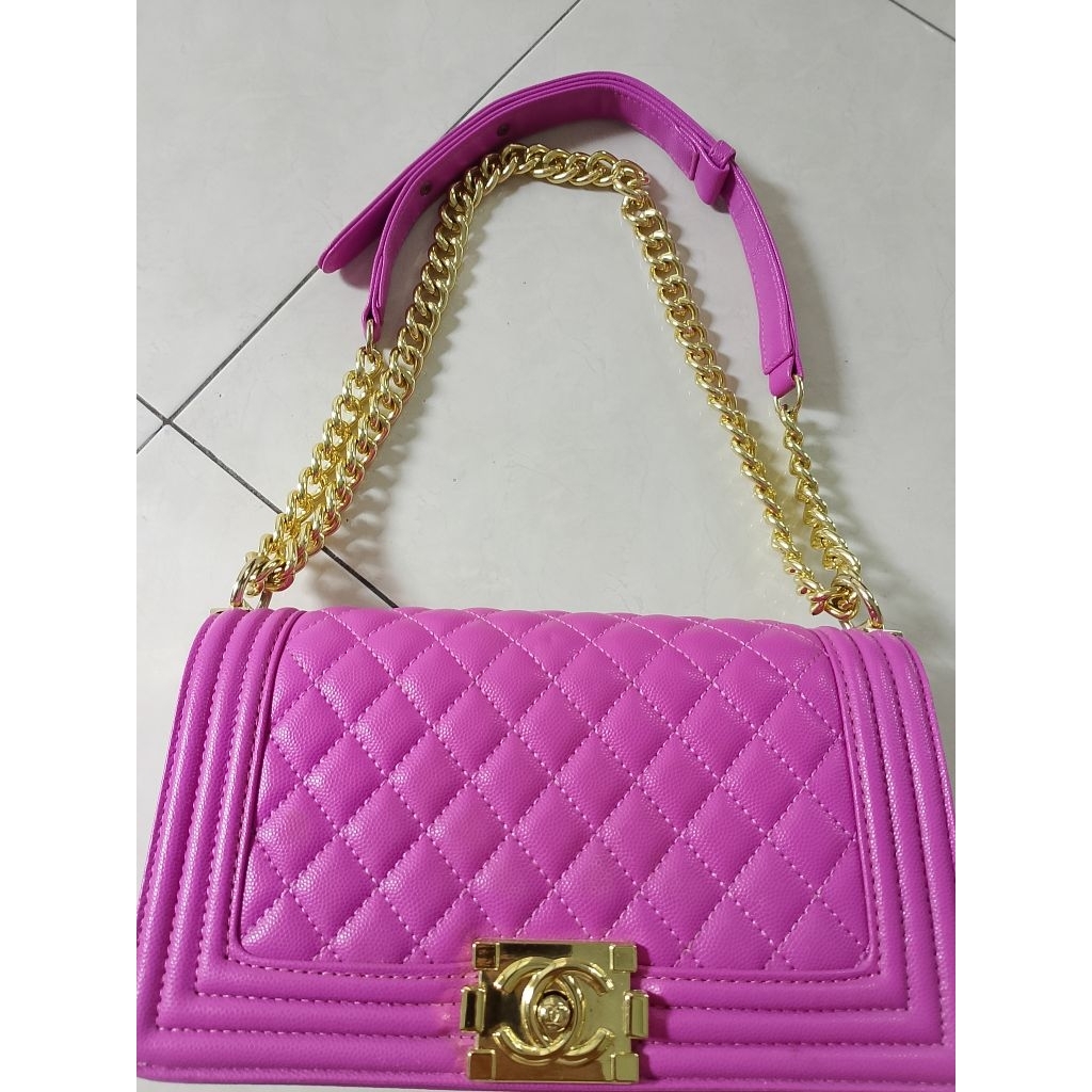 Tas Sling warna pink cantik Chanel