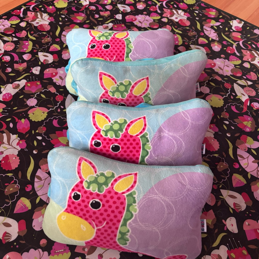 Bantal mobil Istana Boneka (Preloved)