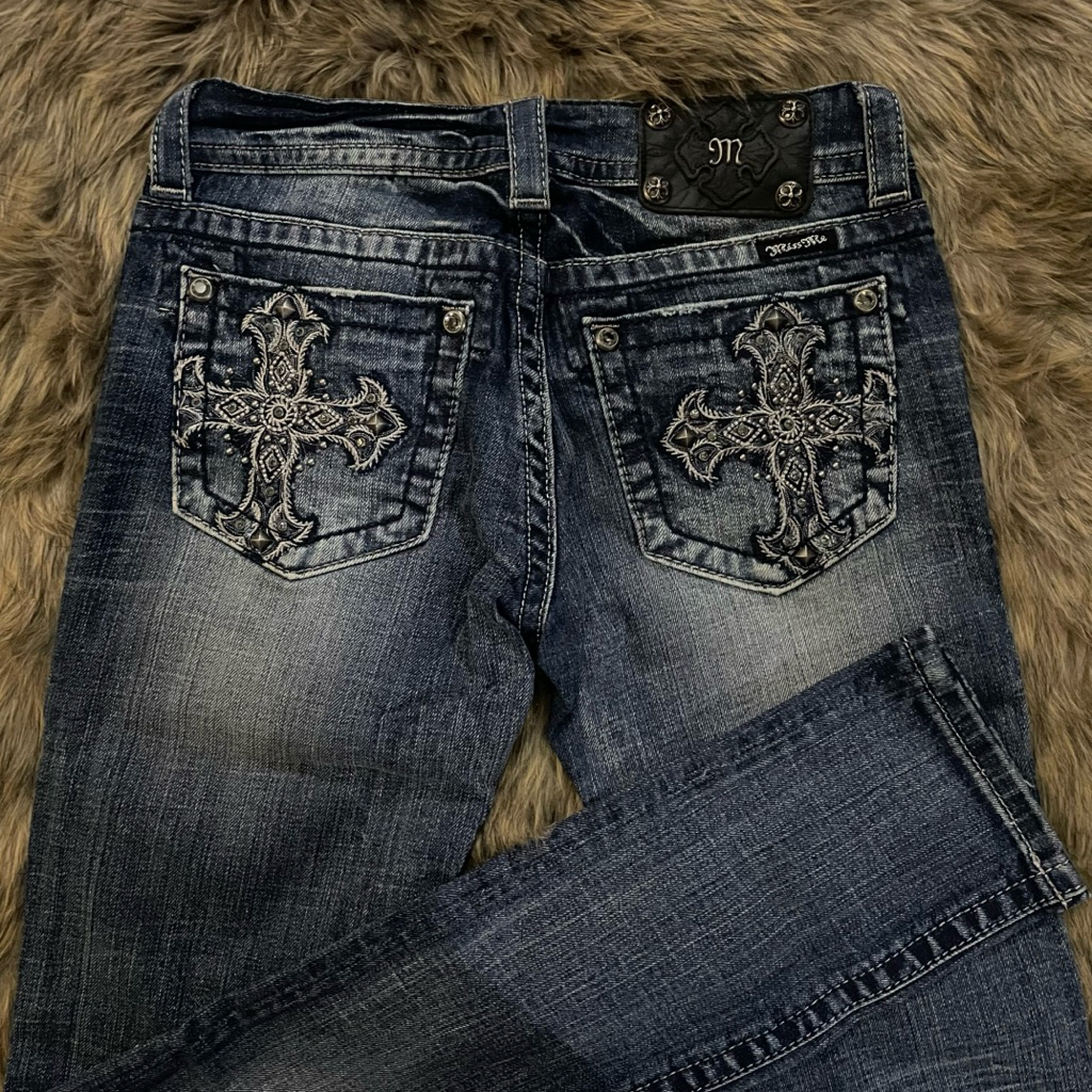 Miss Me Cross Skinny Jeans ©Shanovate