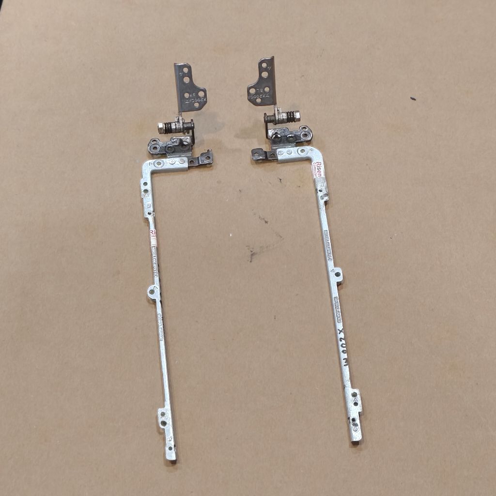 ENGSEL ASUS X200MA Hinges Kanan Kiri Laptop Kondisi second normal tested