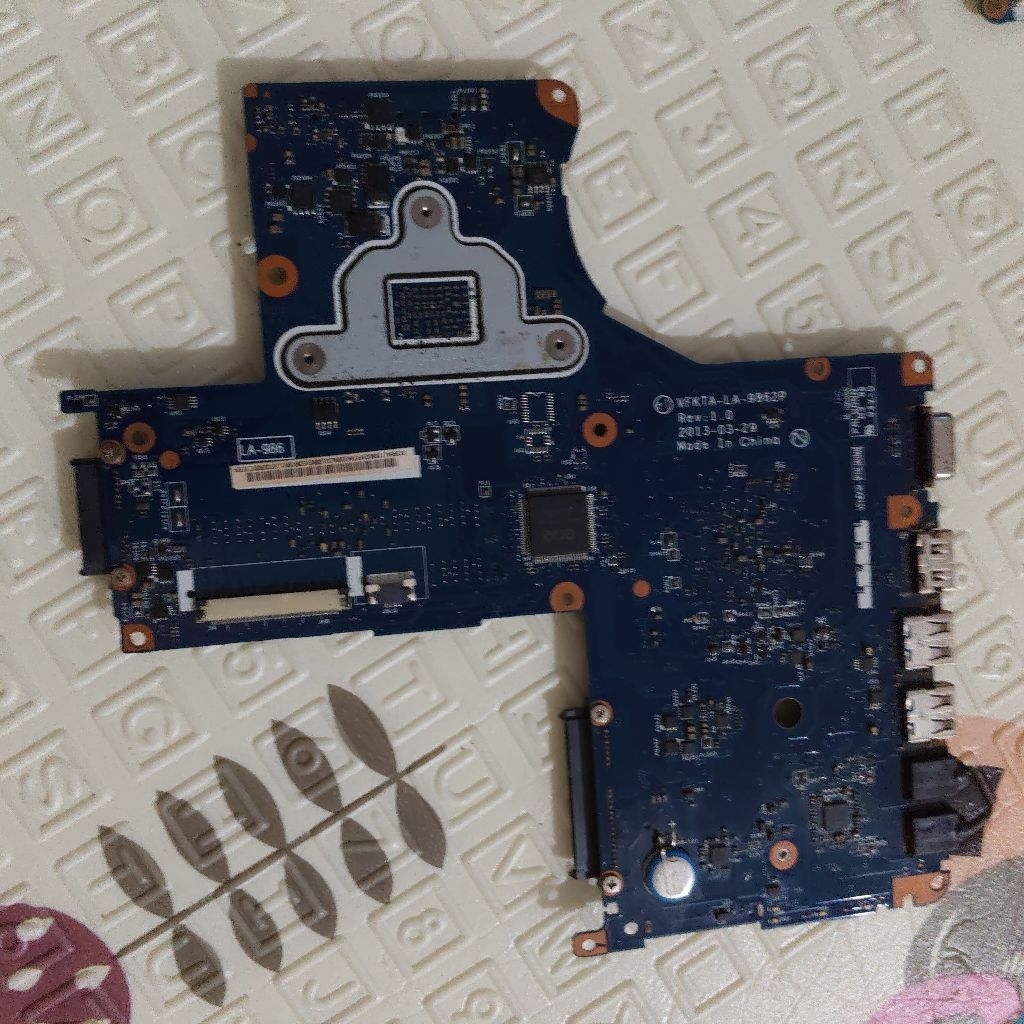 motherboard mainboard mobo mati laptop Toshiba L40-A