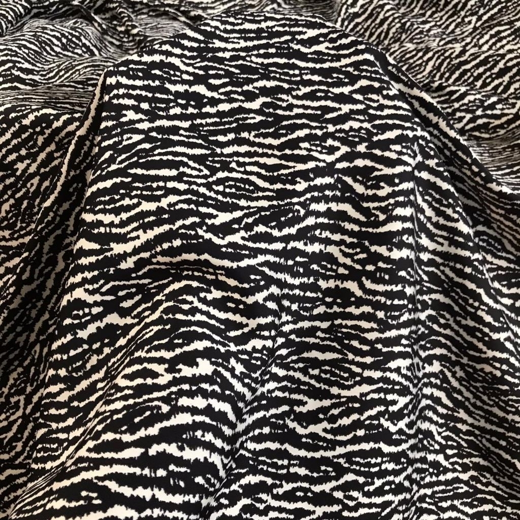 kain silk motif ~ kain silk premium motif zebra ~ kain silk sutra motif zebra hitam putih bnddd