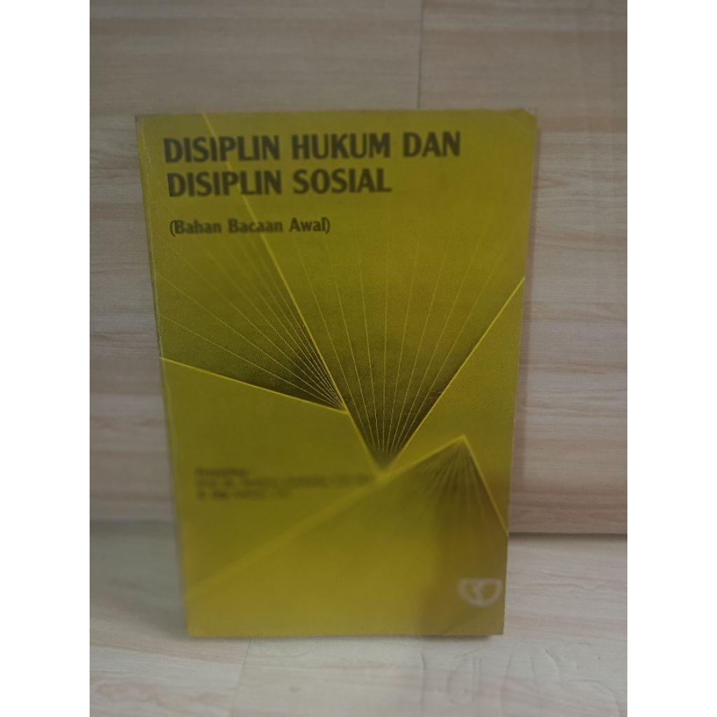 DISIPLIN HUKUM DAN DISIPLIN SOSIAL (BAHAN BACAAN AWAL) by prof.dr.soerjono soekanto,s.h,m.a.