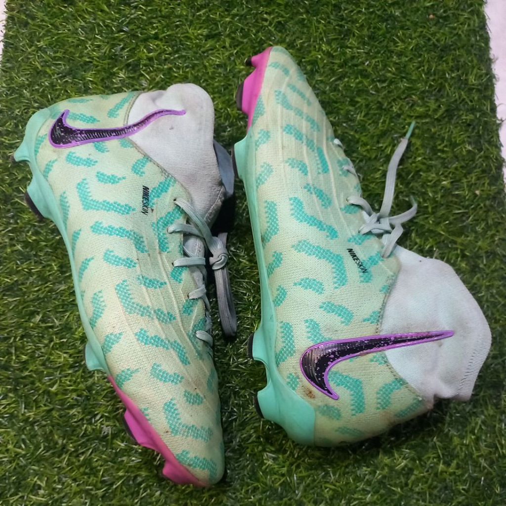 sepatu bola original size 38