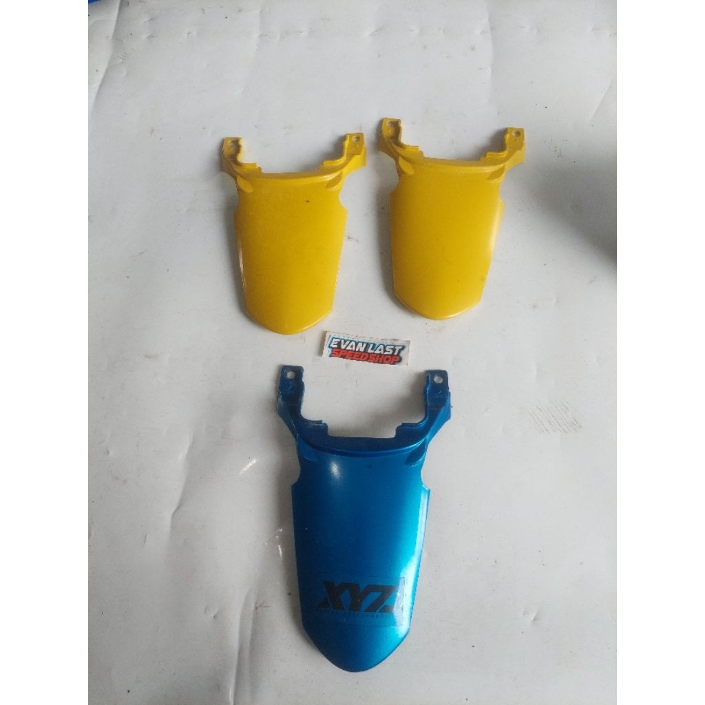 sambungan body samping belakang original sonic 125 cbu thailand