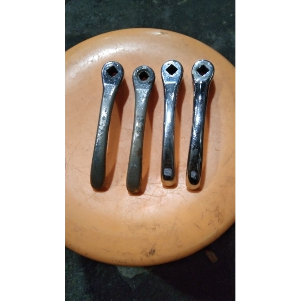 handel pintu mobil tua