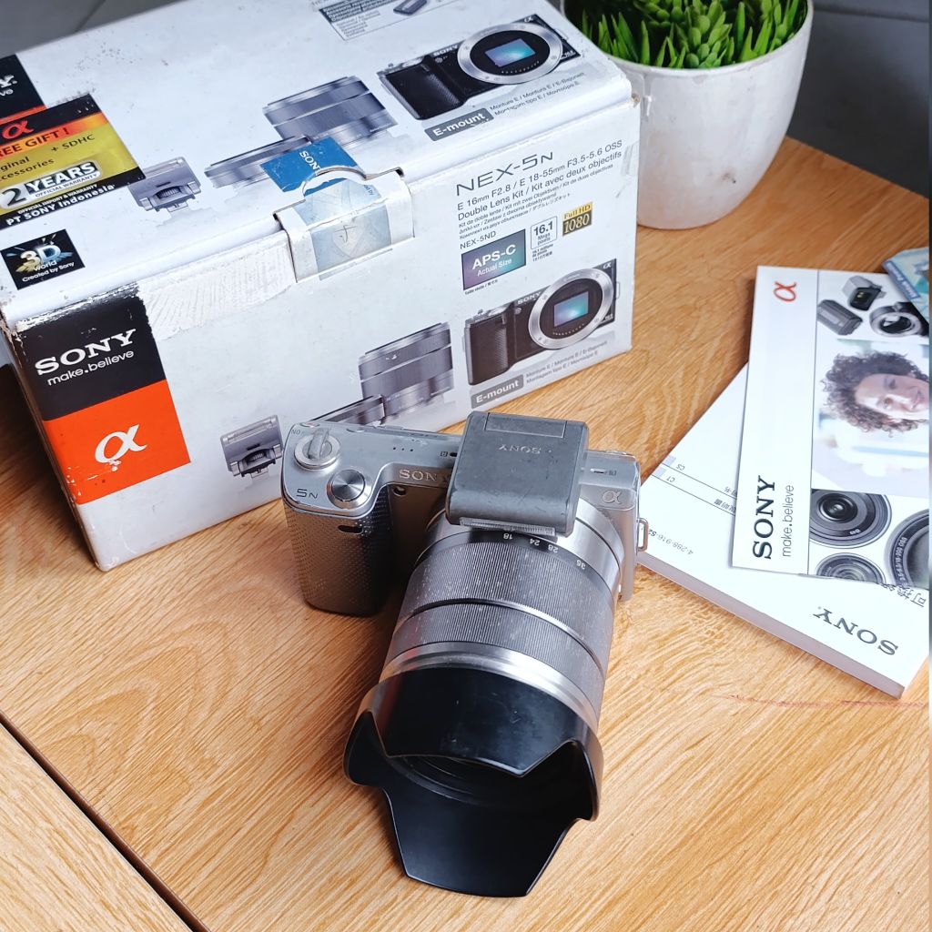 Mirrorless Sony nex 5n lensa kit 18-55mm autofokus