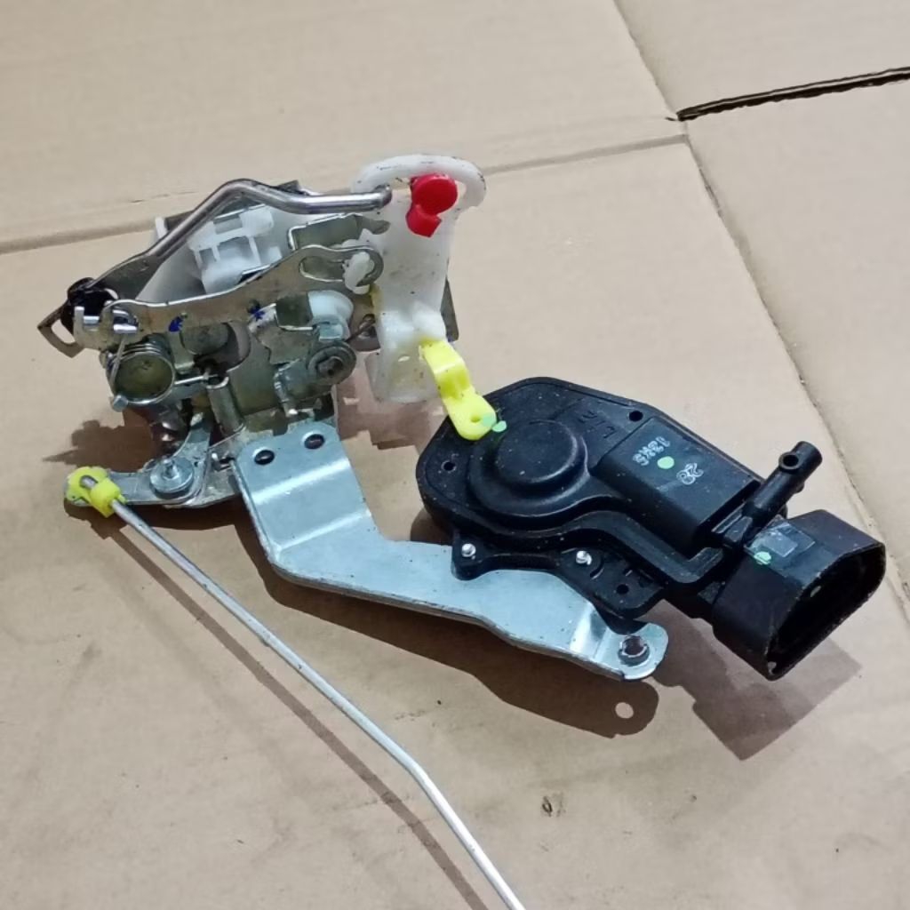 Door lock+actuator Depan Avanza Xenia 2004-2011 Original