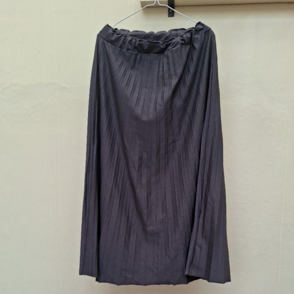 PRELOVED ROK PLISKET ABU TUA