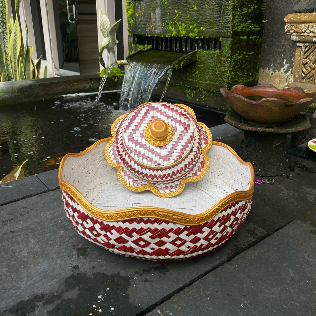 Bokor Anyaman Bambu Decocraft Motif Klasik Warna Merah | Bokor mejenukan