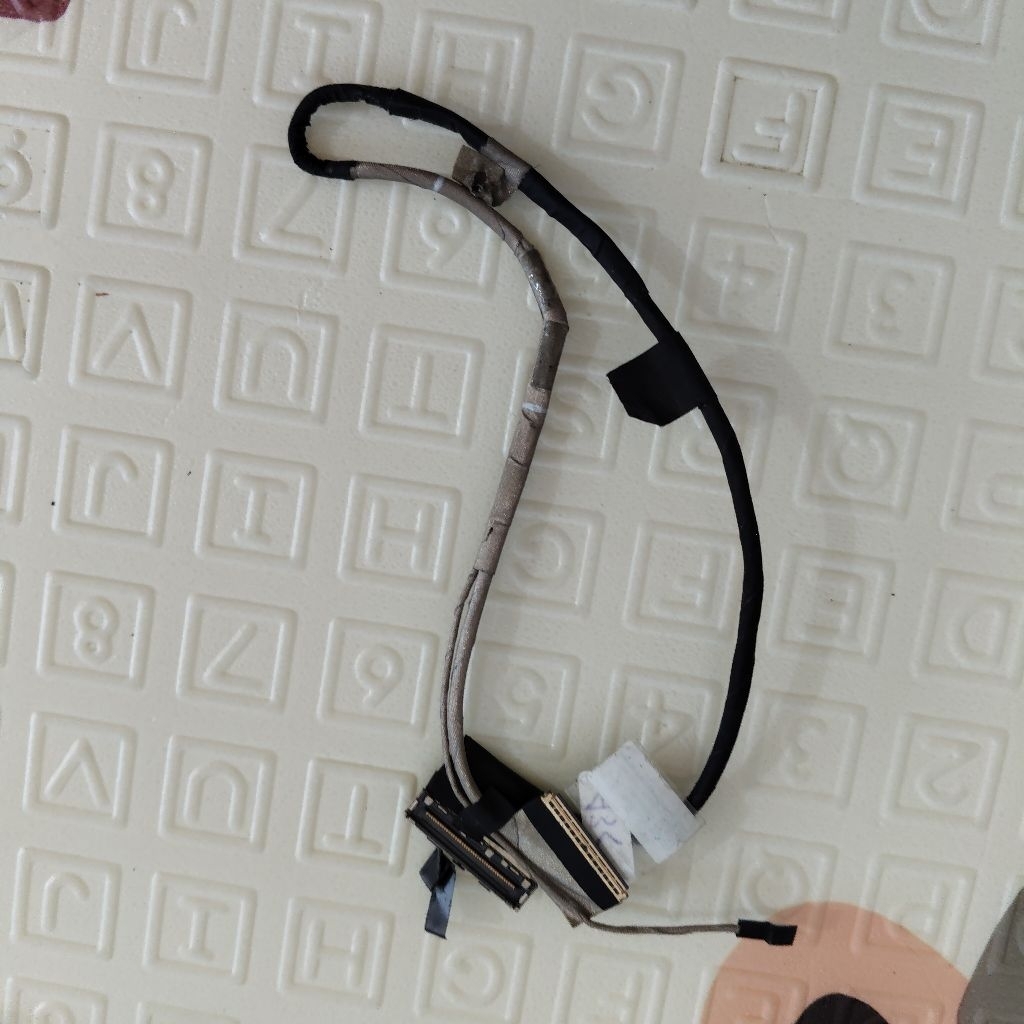 fleksibel flexsibel lcd laptop asus rog G531G