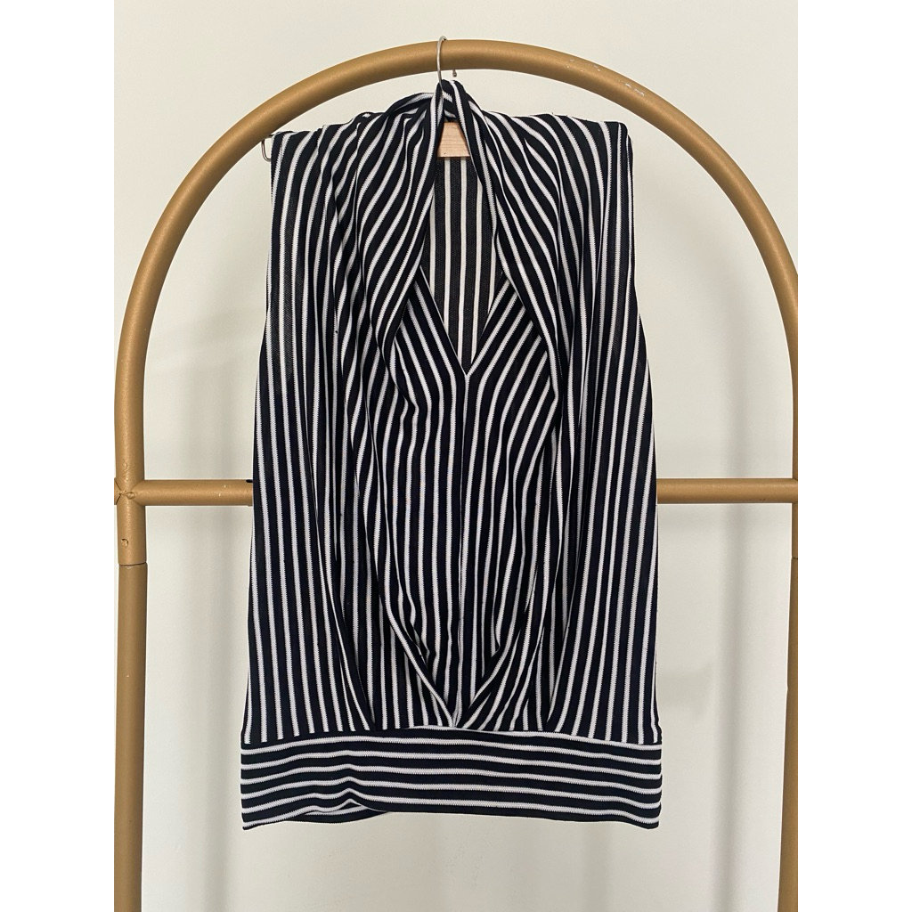 Preloved Inner Blouse Korean Style Kekinian Tanpa Lengan Kantor Formal Stripes Hitam Putih Black Whi