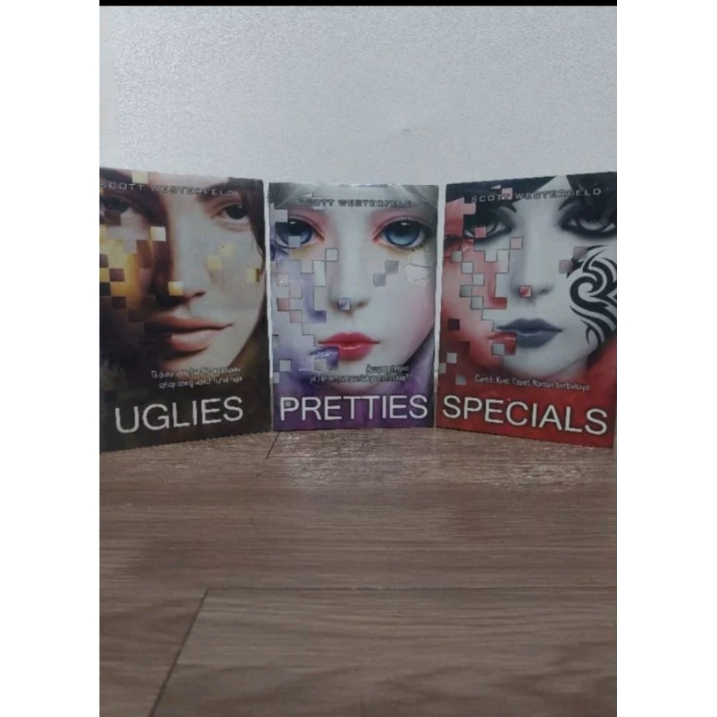 Novel Uglies Trilogy set Uglies, Pretties, Specials by Scot Westerfeld