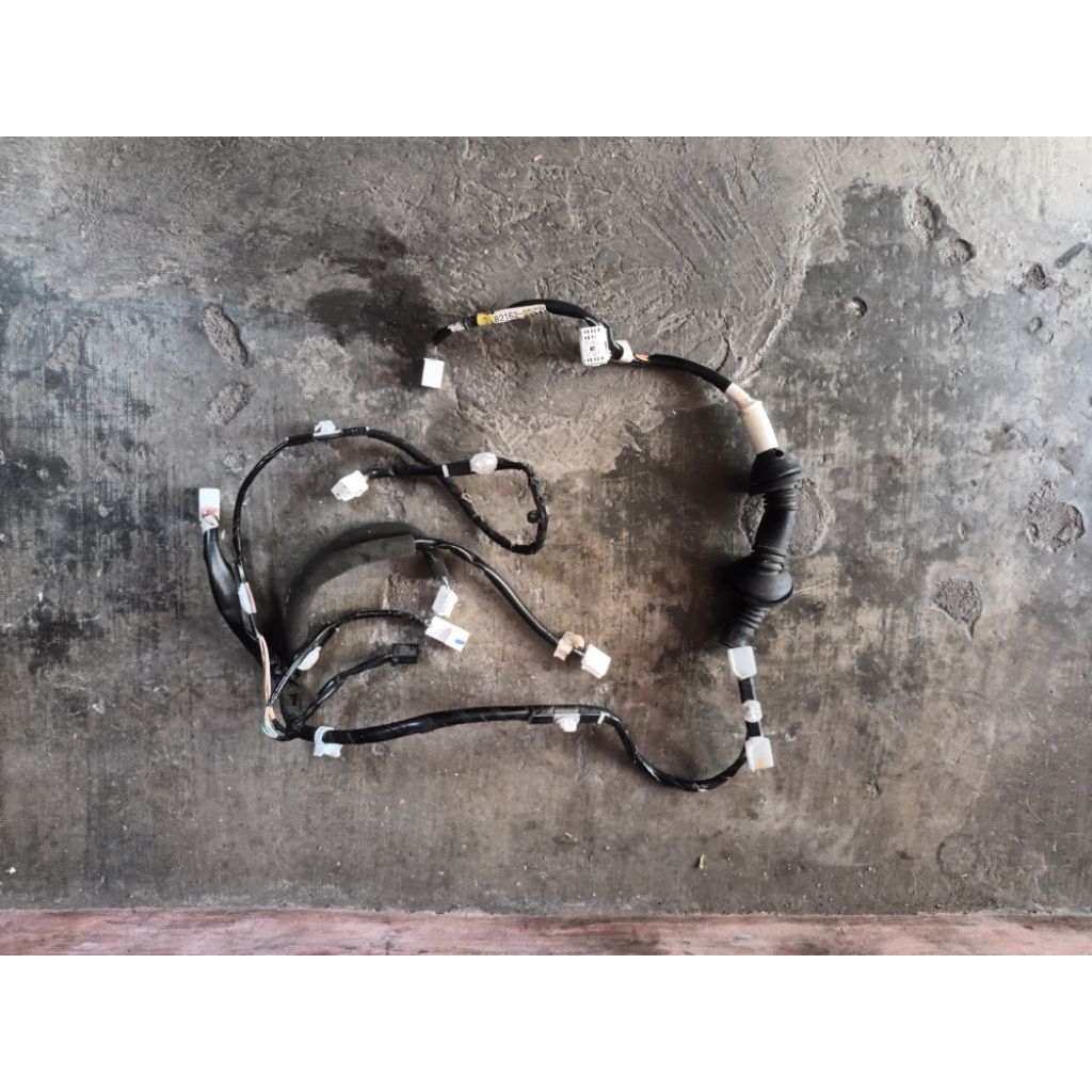 Kabel body pintu depan Kiri mobil Sienta