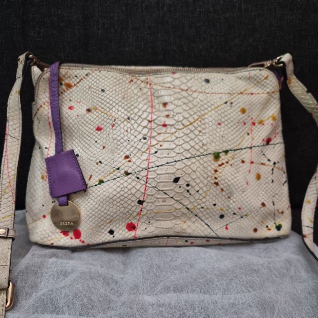 Tas kulit ular Brera