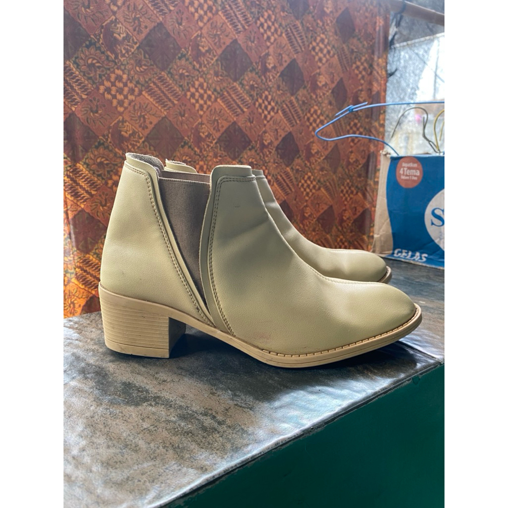 Preloved sepatu booth wanita bigsize 43|Sepatu bigsize wanita