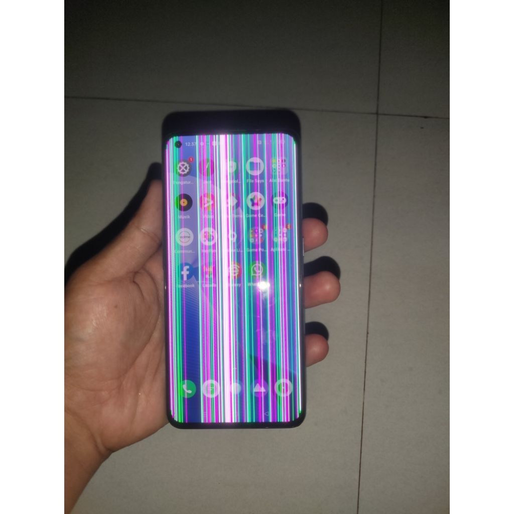 Realmi x7pro 5g ram 8+3/256 minus lcd garis kayak di foto sentuhan normal smua hp masih perawan dan 