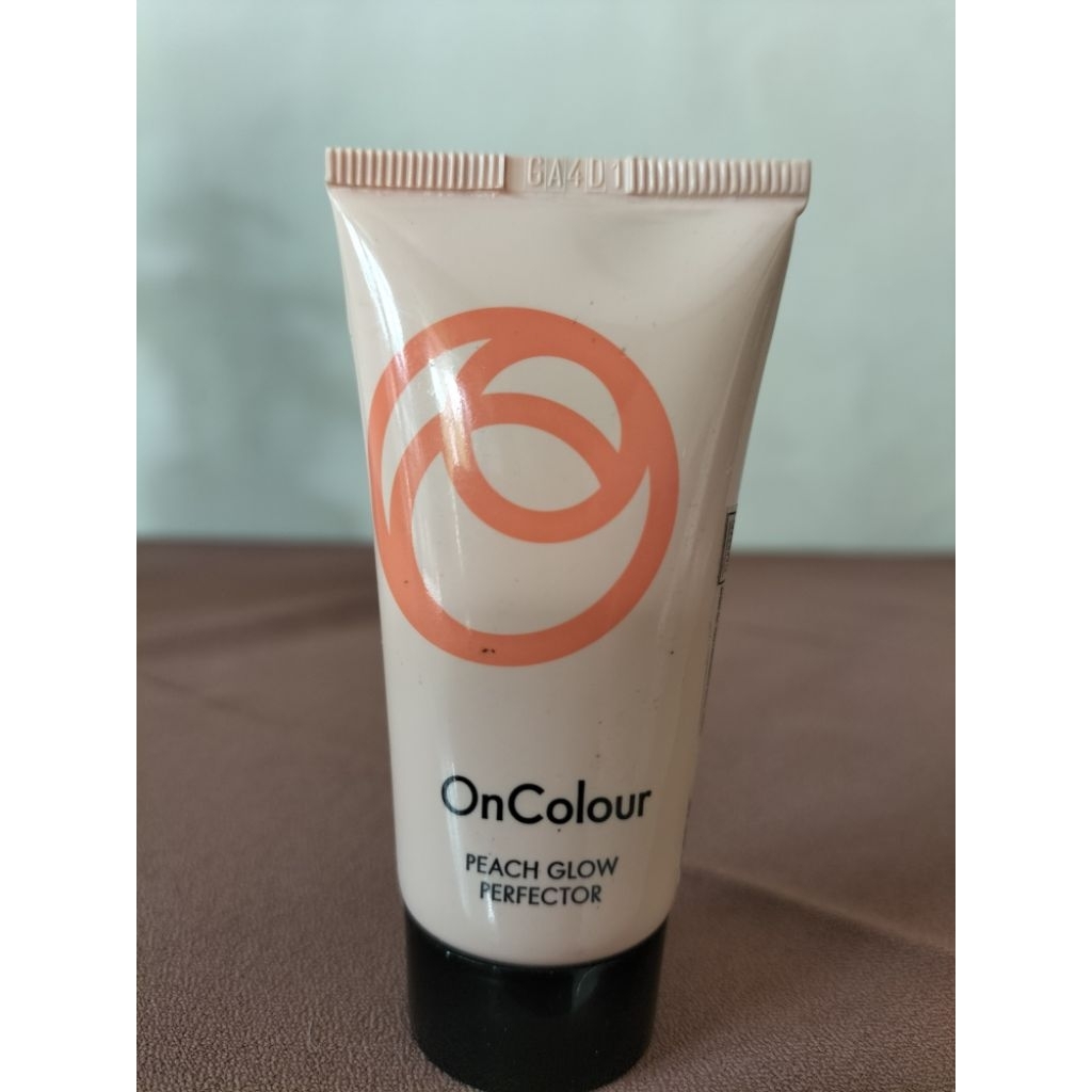 OnColour Peach Glow Perfector Oriflame/ pelembab wajah/tone up