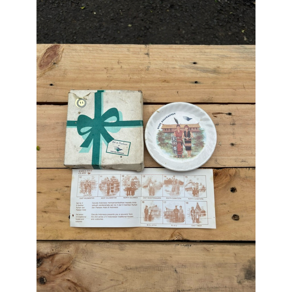 Merchandise Kalimantan Barat Vintage Garuda Indonesia First Class