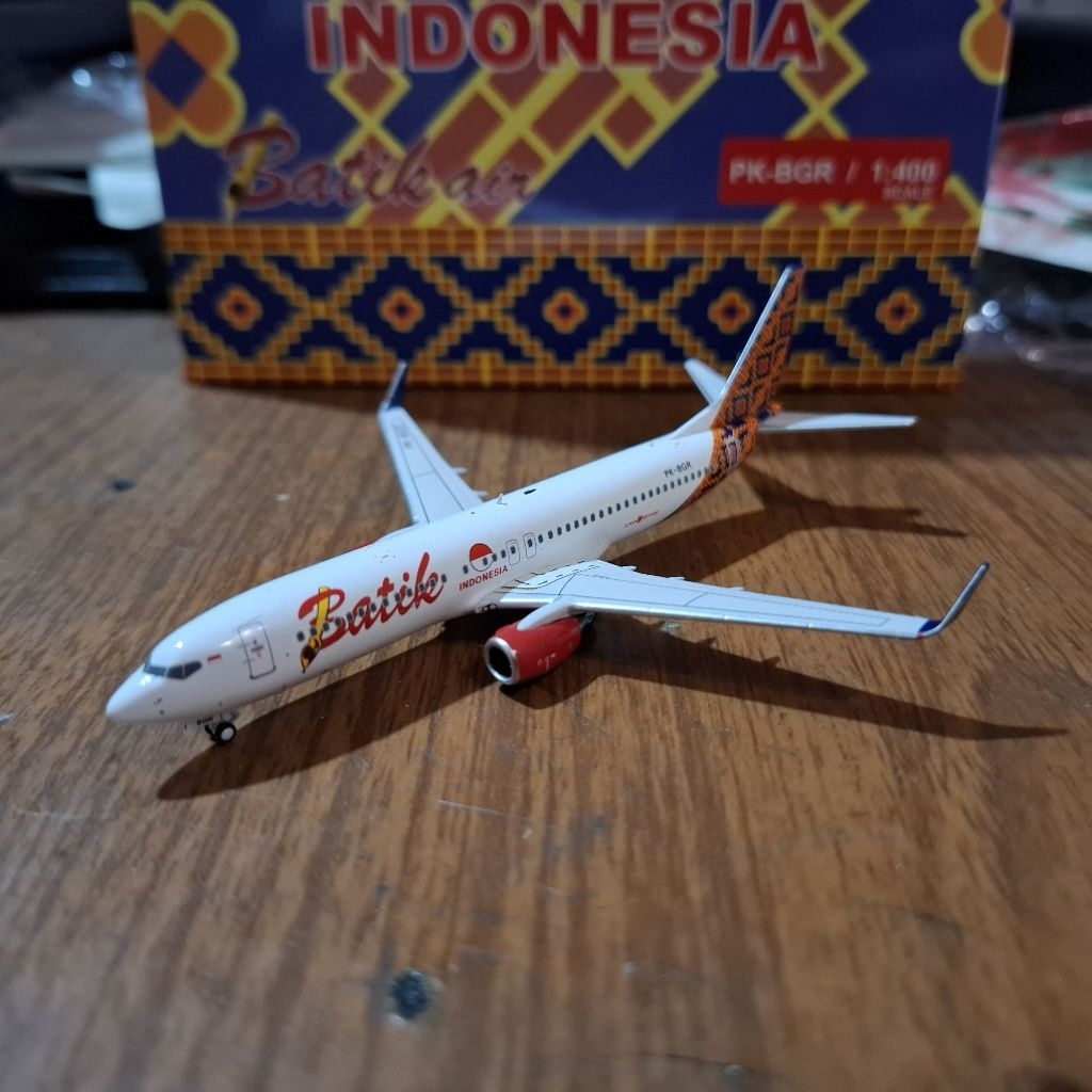diecast pesawat Iwings Boeing B737-800 Batik Air Indonesia PK-BGR 1:400