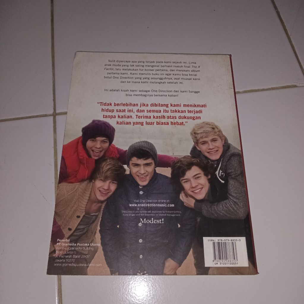 buku biografi official one direction " dare to dream life as one direction "