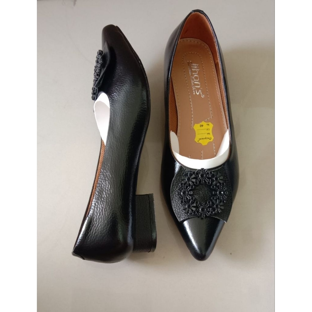 Sepatu kulit wanita hak 2 cm