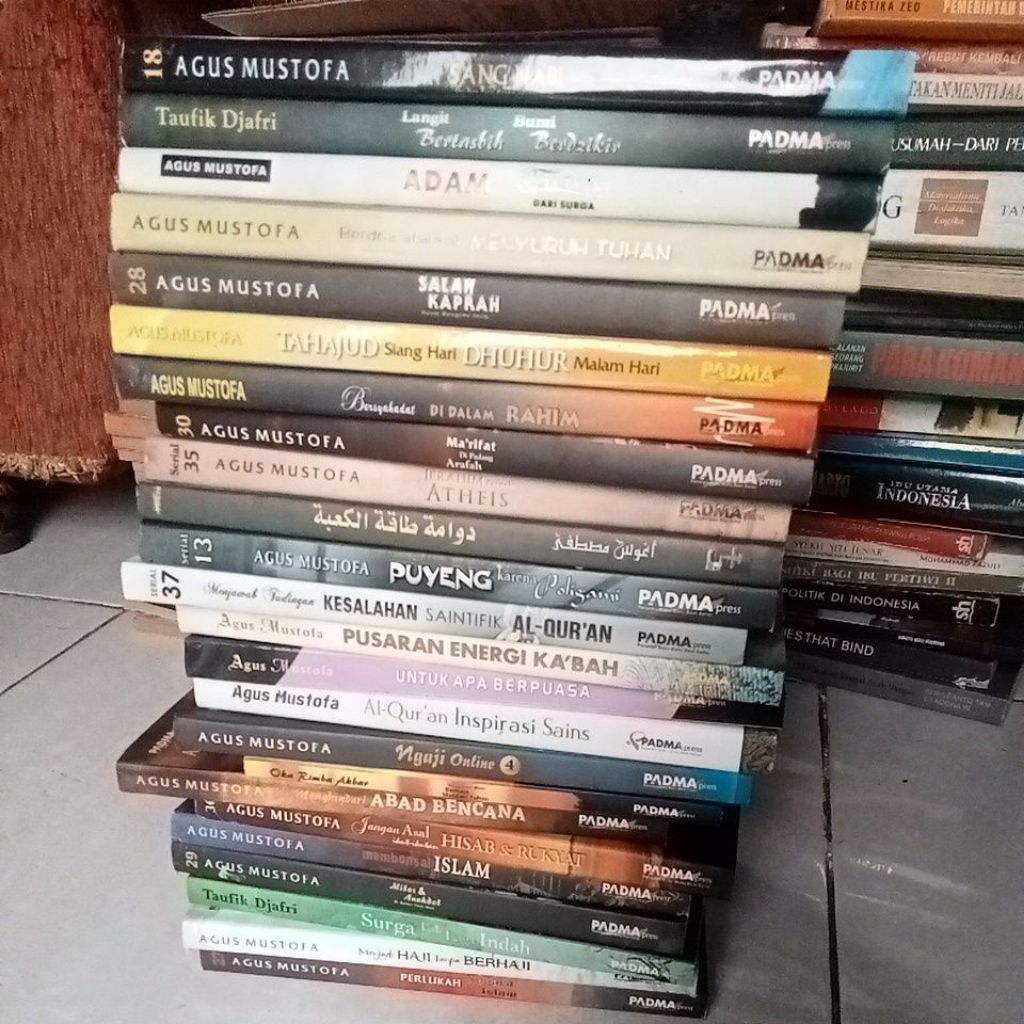 Buku Agus mustofa
