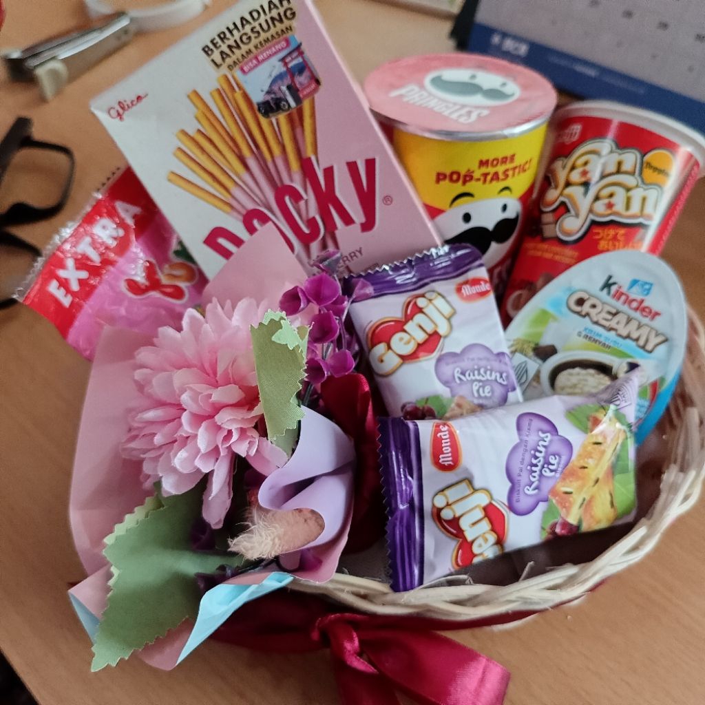 Bucket wisuda snack Langsung proses|  bunga wisuda| buket  artificial|| mini gift boneka   /buket ul