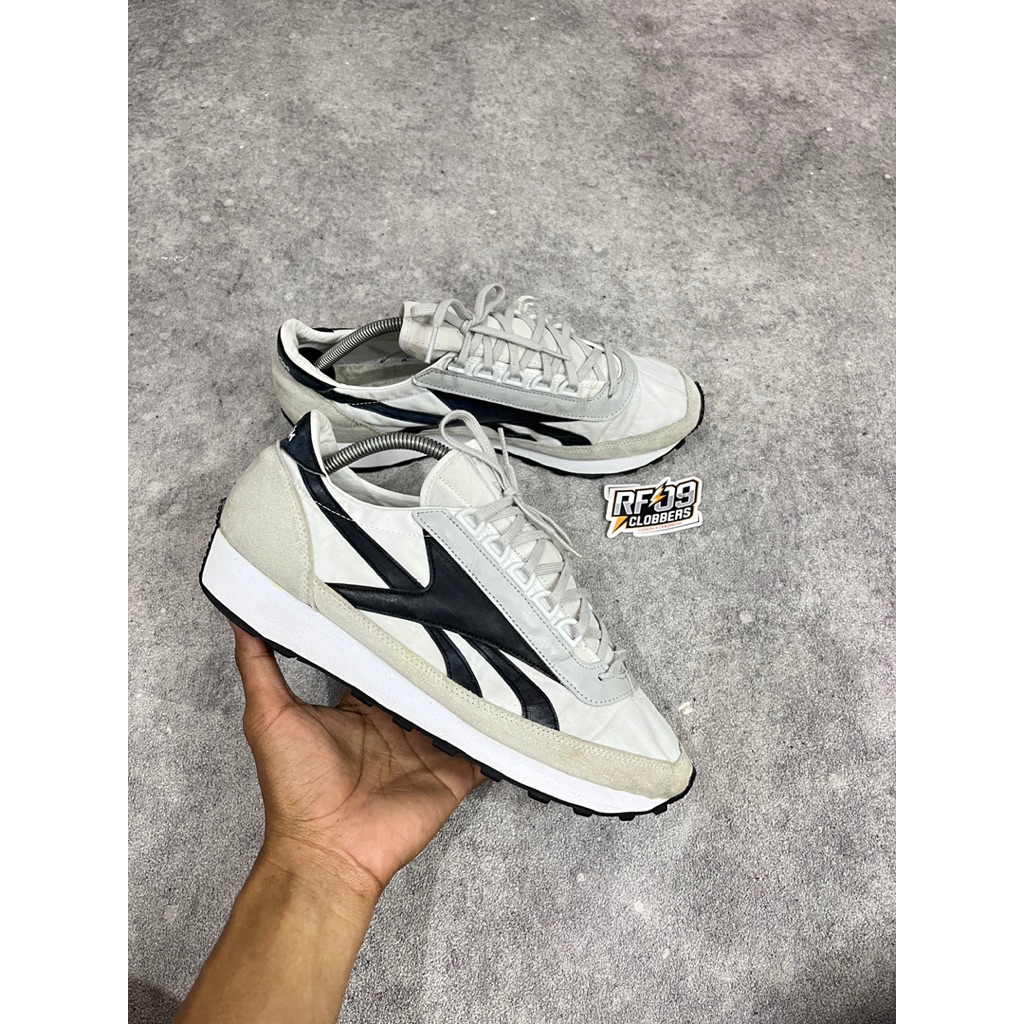 Reebok aztec white black
