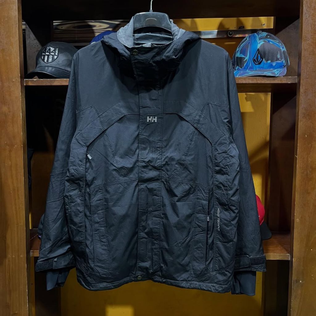 jaket outdoor HELLY HANSEN tebal size XL casual bagus murah