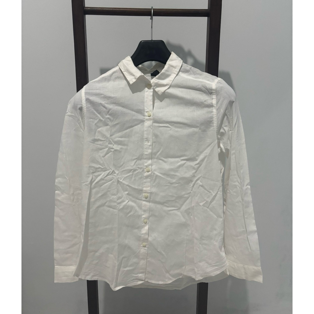 Kemeja Putih Divided H&M