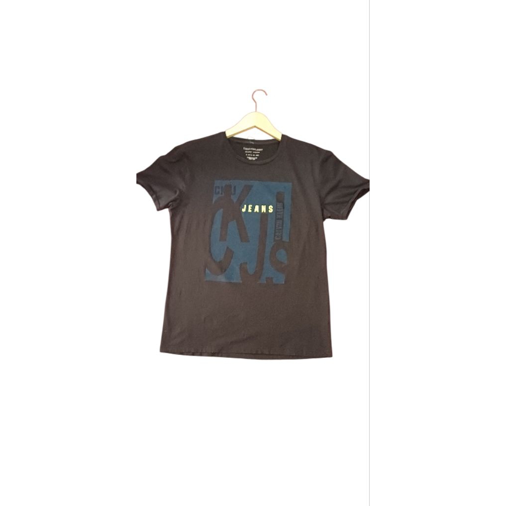 KAOS CALVIN KLEIN JEANS - GAYA SEKSI & ELEGAN