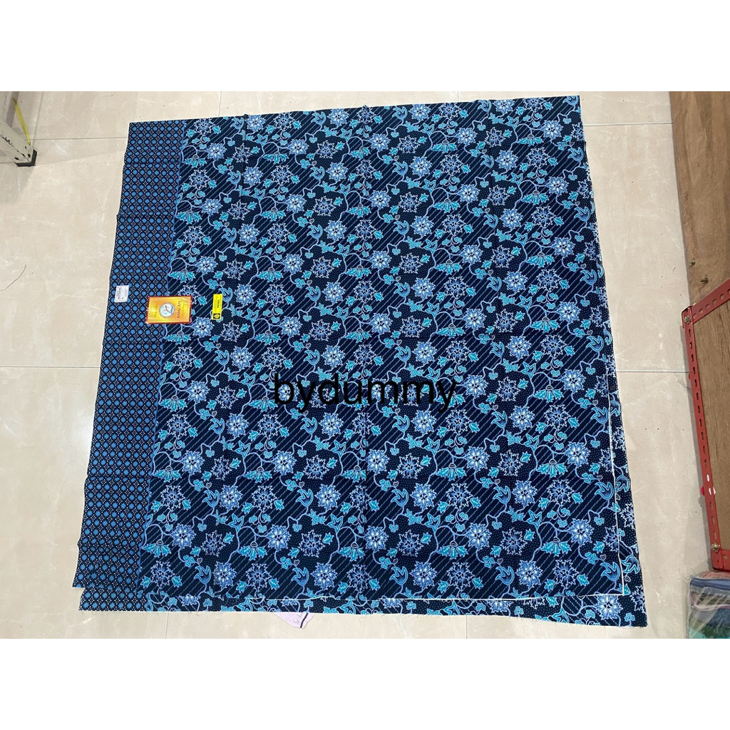 Sarung Batik Perempuan Iskandartex motif 7447 hitam kombinasi biru grosir murah