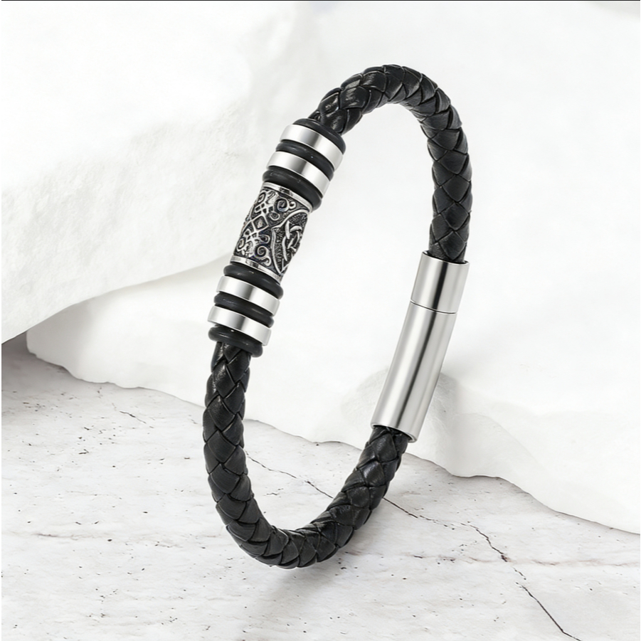 Gelang Kulit Hitam Retro Vintage Bracelet Titanium Pria Tahan Air 19cm 21cm Hitam
